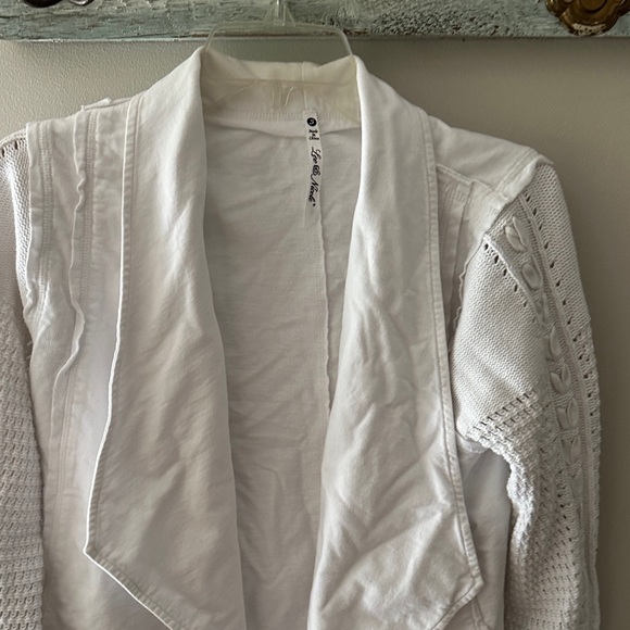 Leo & Nicole Elegant White Draped Cardigan - Picture 5 of 8